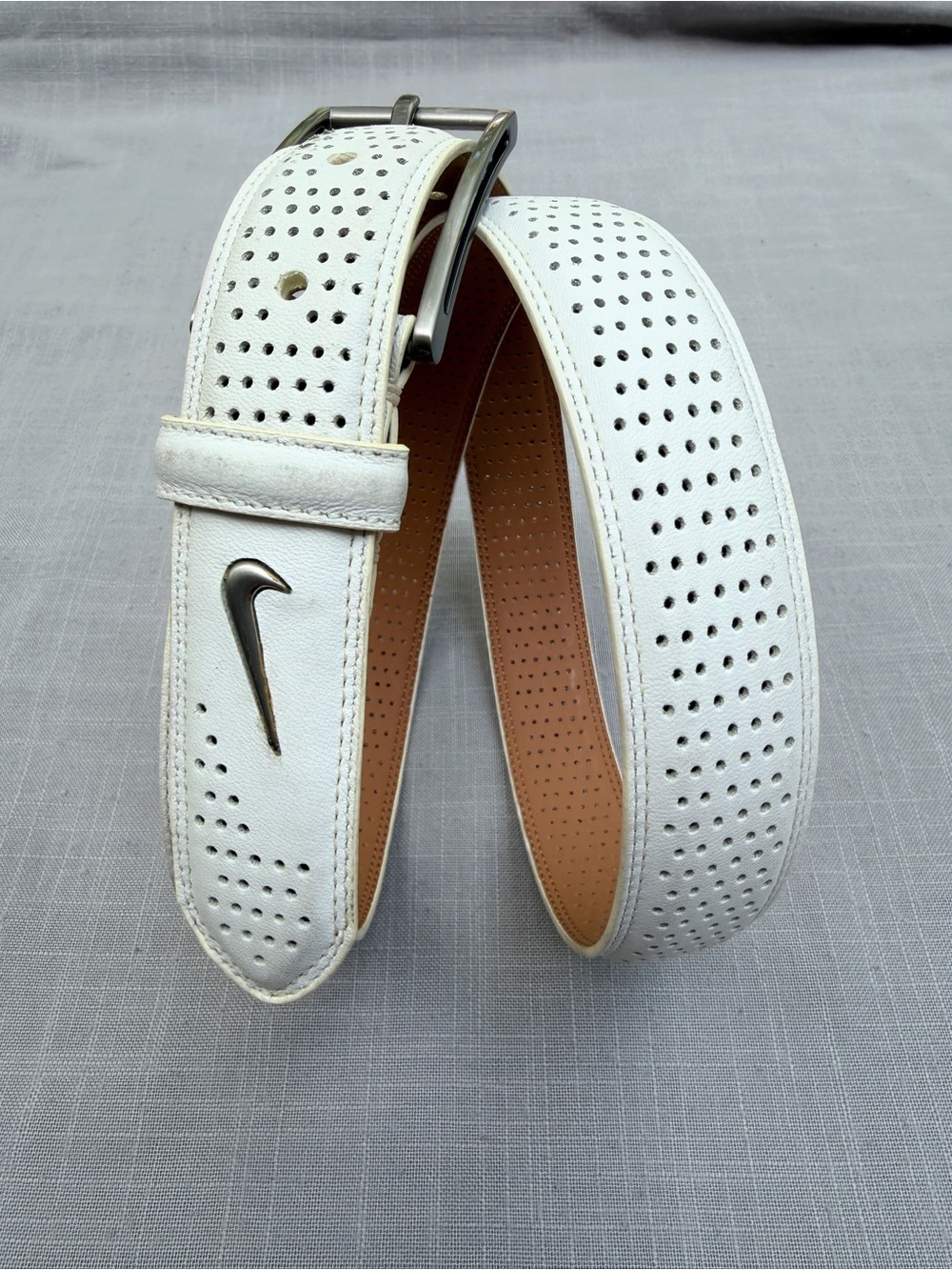 Nike Golf Women’s Leather Belt White Perforated Leather Silver Metal Buckle 35”